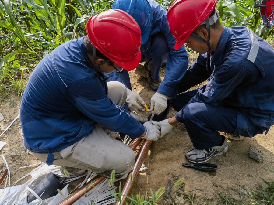 圖片說明:制作電纜頭
